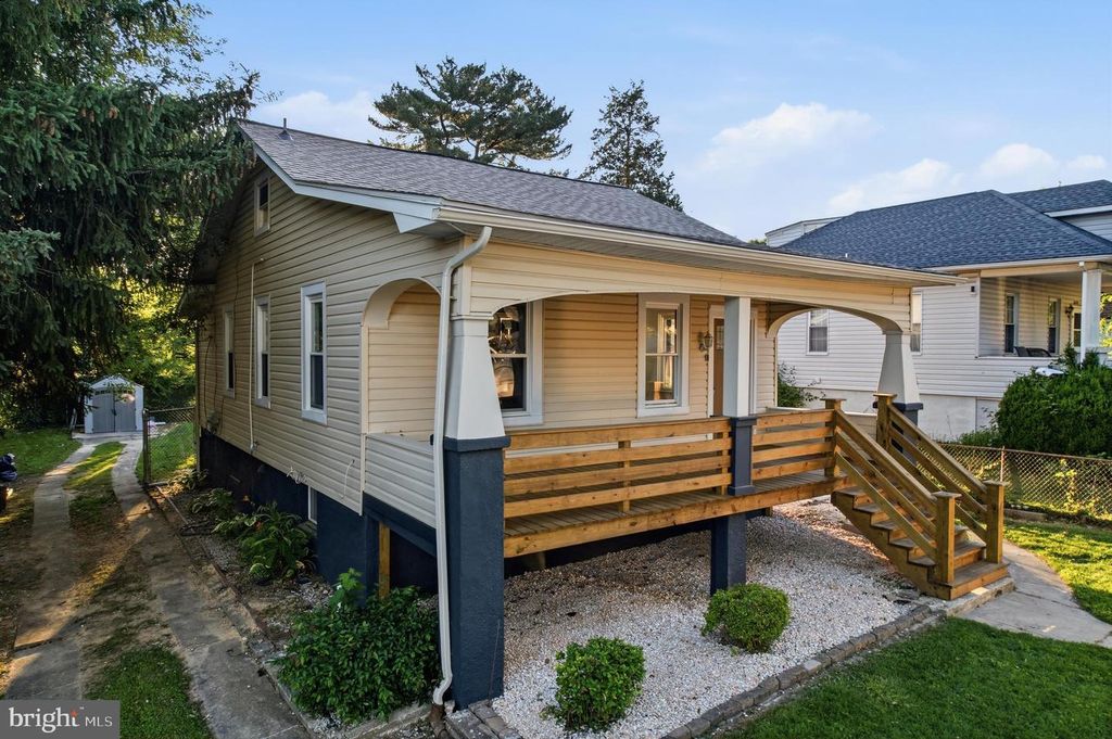 Image 4 of property listing at 5618 PLYMOUTH RD, Baltimore, MD 21214