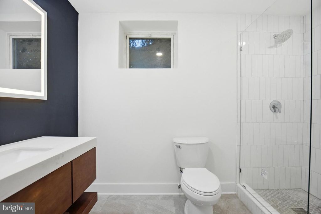 Image 43 of property listing at 5618 PLYMOUTH RD, Baltimore, MD 21214