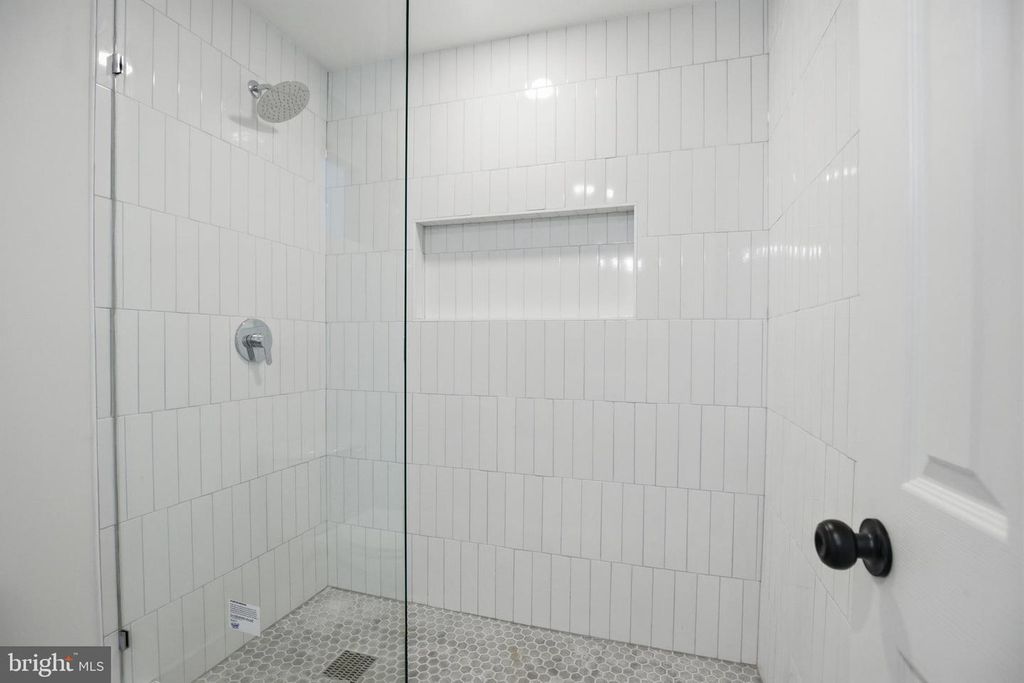 Image 46 of property listing at 5618 PLYMOUTH RD, Baltimore, MD 21214