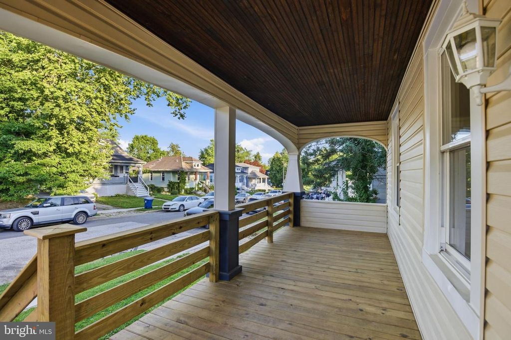 Image 5 of property listing at 5618 PLYMOUTH RD, Baltimore, MD 21214