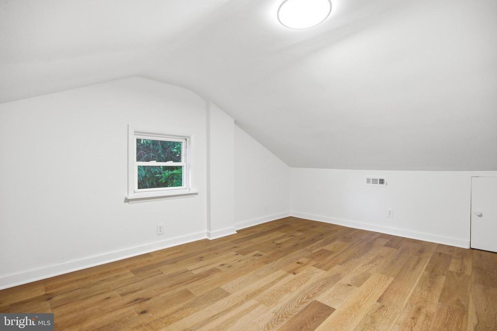 Image 52 of property listing at 5618 PLYMOUTH RD, Baltimore, MD 21214