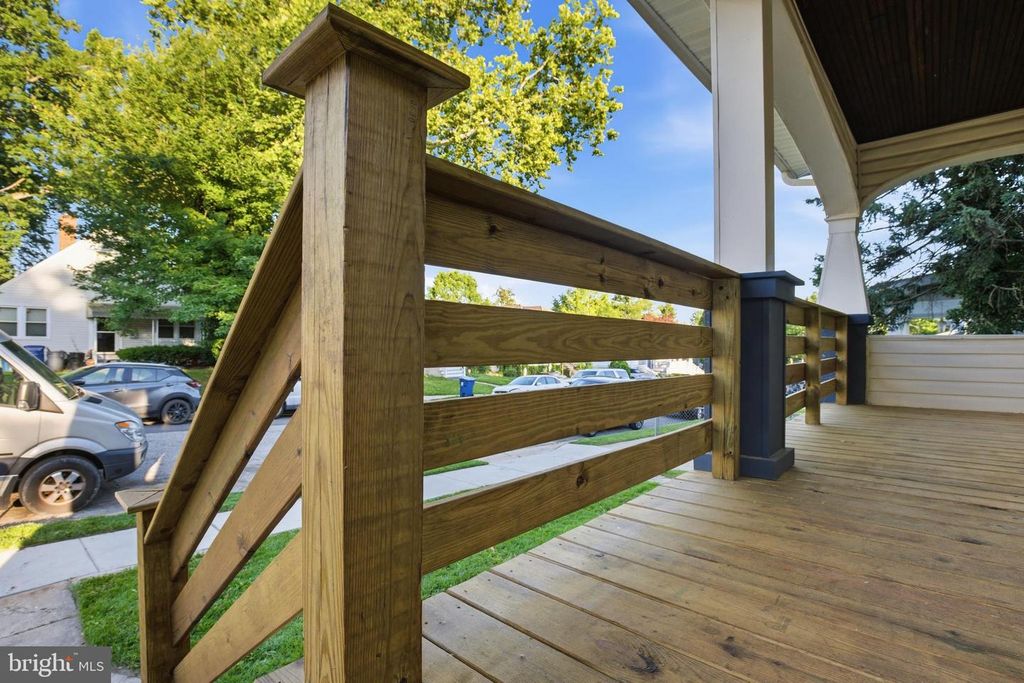 Image 6 of property listing at 5618 PLYMOUTH RD, Baltimore, MD 21214