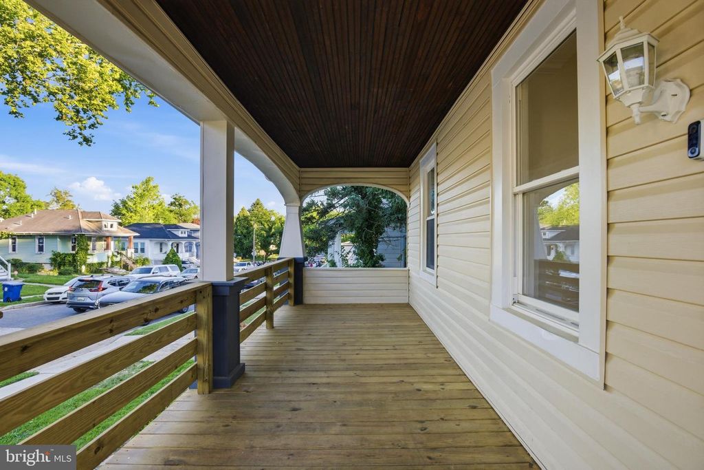 Image 7 of property listing at 5618 PLYMOUTH RD, Baltimore, MD 21214
