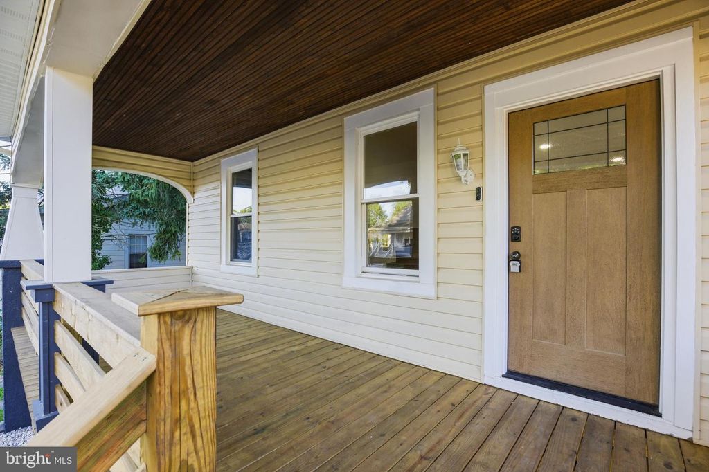 Image 8 of property listing at 5618 PLYMOUTH RD, Baltimore, MD 21214