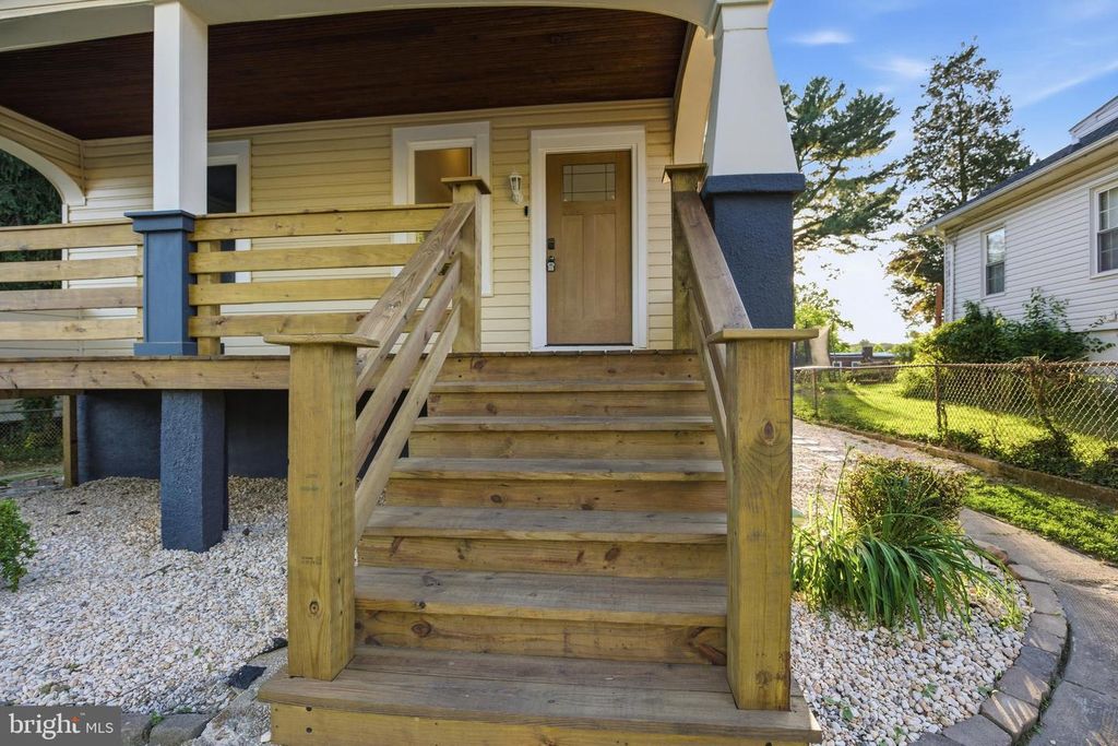 Image 9 of property listing at 5618 PLYMOUTH RD, Baltimore, MD 21214