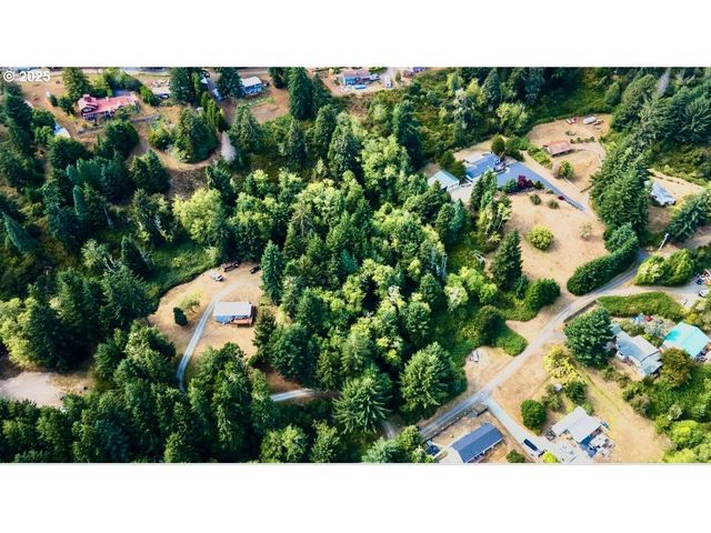20th Ln, Coos Bay, OR 97420