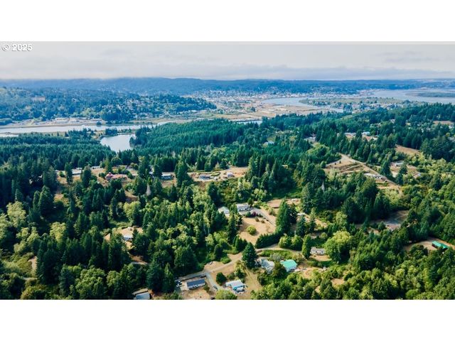 20th Ln, Coos Bay, OR 97420