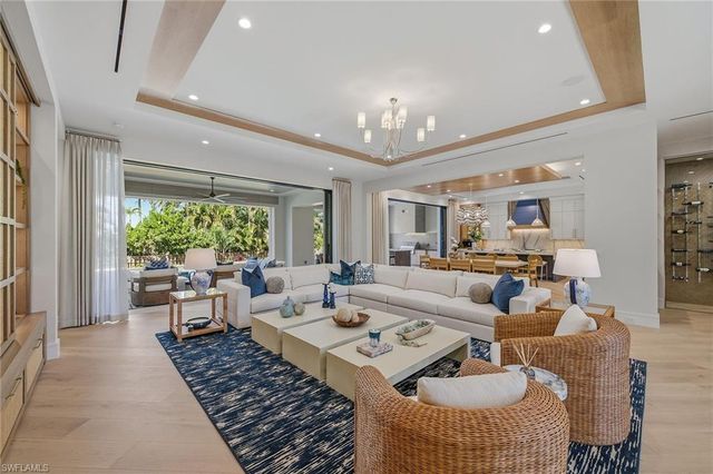 405 Putter Point DR, Naples, FL 34103