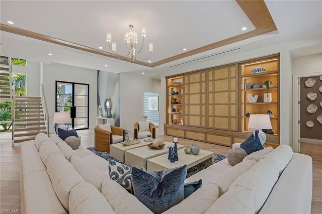 405 Putter Point DR, Naples, FL 34103