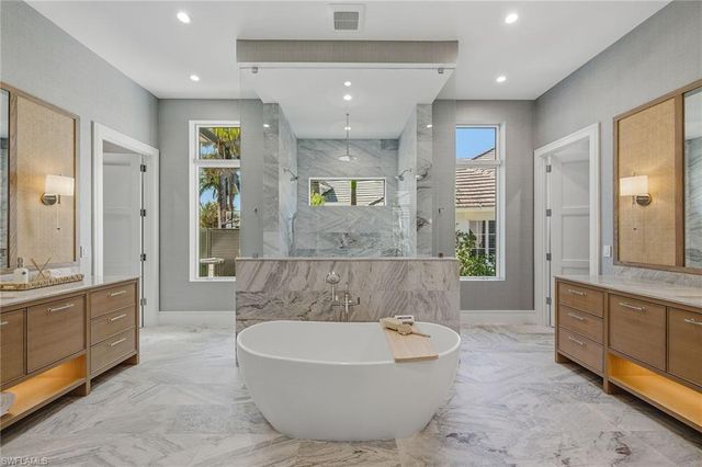 405 Putter Point DR, Naples, FL 34103