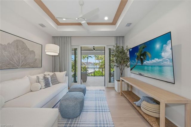 405 Putter Point DR, Naples, FL 34103