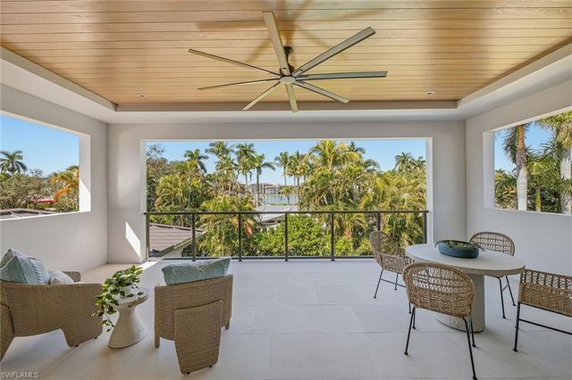 405 Putter Point DR, Naples, FL 34103