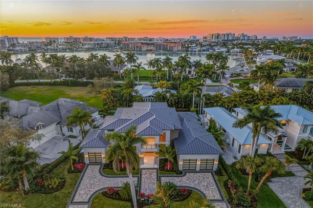 405 Putter Point DR, Naples, FL 34103