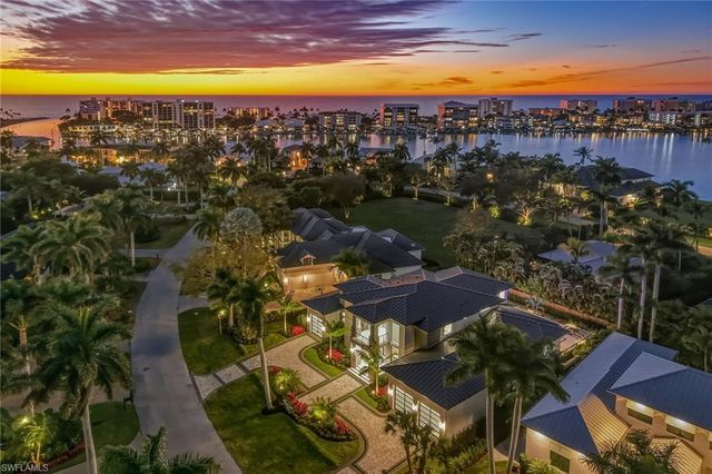 405 Putter Point DR, Naples, FL 34103