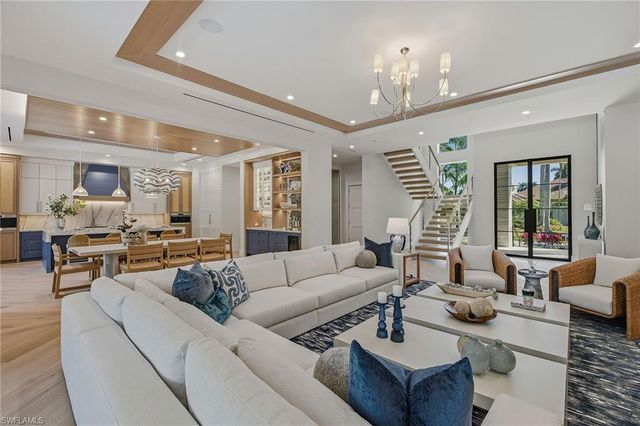 405 Putter Point DR, Naples, FL 34103