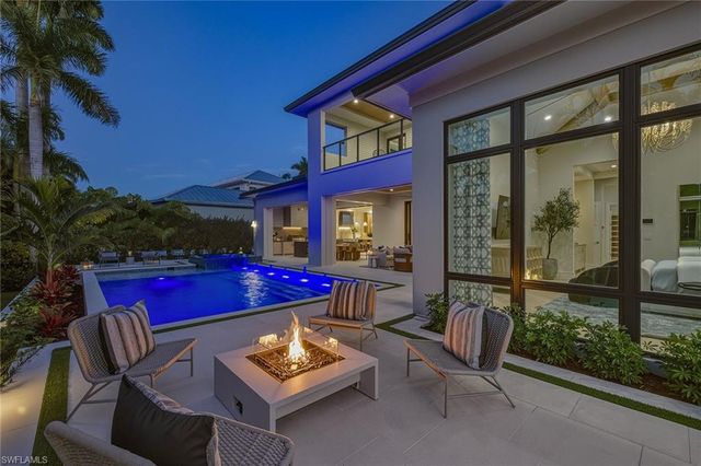 405 Putter Point DR, Naples, FL 34103