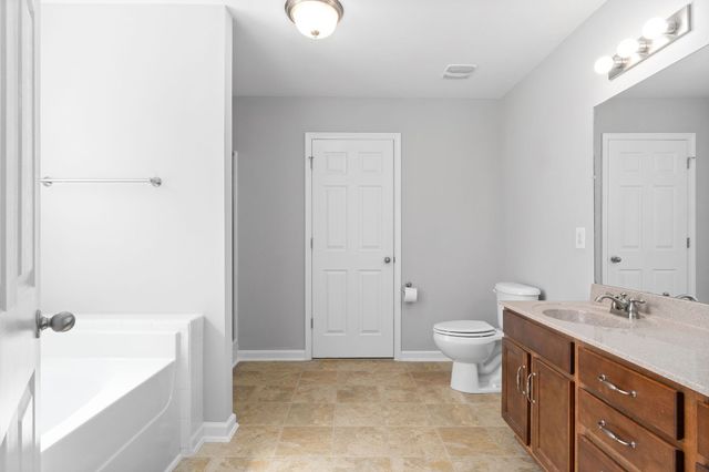 3519 Oak Creek Dr, Clarksville, TN 37040