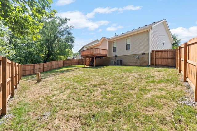 3519 Oak Creek Dr, Clarksville, TN 37040