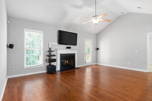 3519 Oak Creek Dr, Clarksville, TN 37040