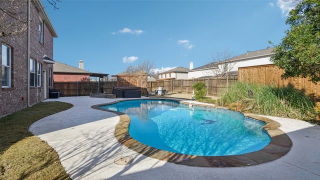 2221 Hickory Drive, Little Elm, TX 75068