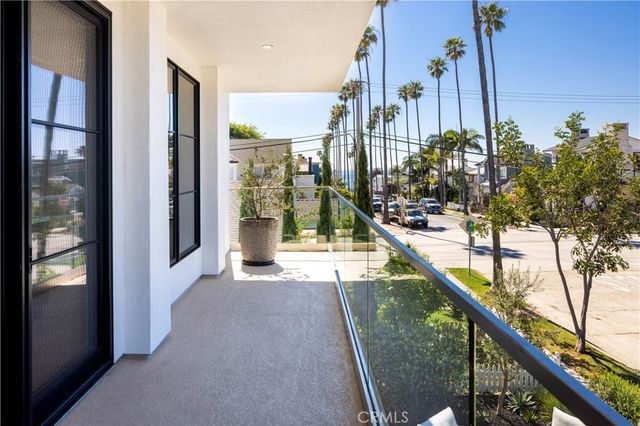 304 Goldenrod Avenue, Corona Del Mar, CA 92625