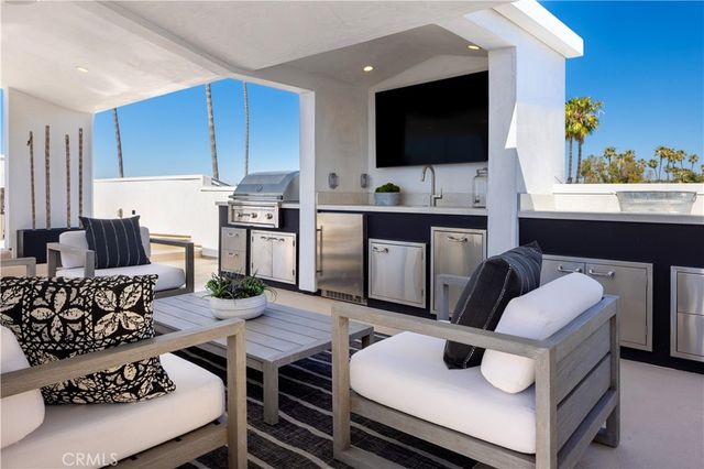 304 Goldenrod Avenue, Corona Del Mar, CA 92625