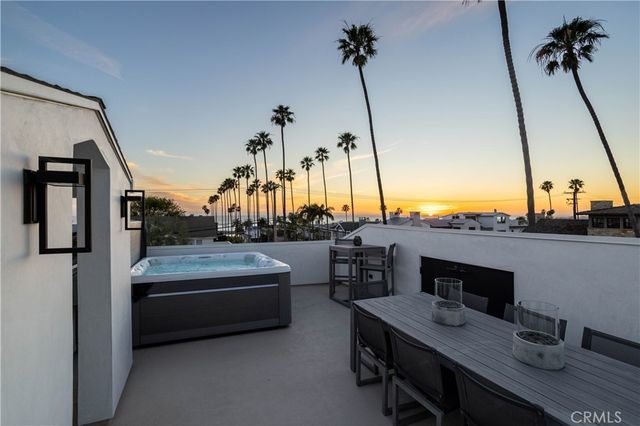 304 Goldenrod Avenue, Corona Del Mar, CA 92625