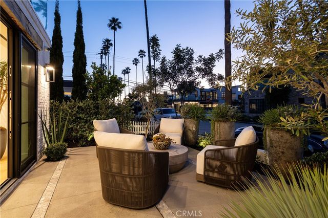 304 Goldenrod Avenue, Corona Del Mar, CA 92625