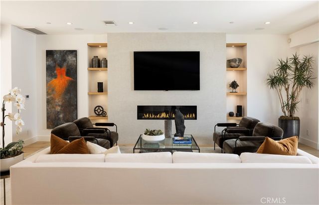 304 Goldenrod Avenue, Corona Del Mar, CA 92625