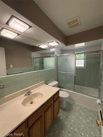 45656 Brownell Street, Utica, MI 48317