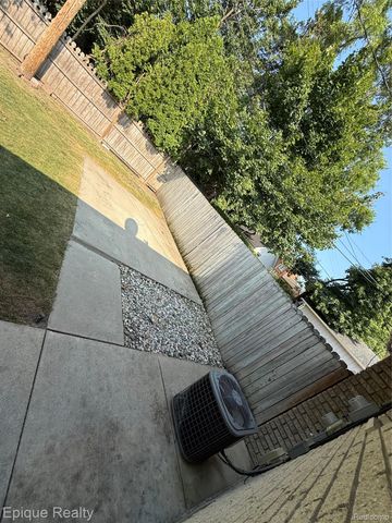 45656 Brownell Street, Utica, MI 48317