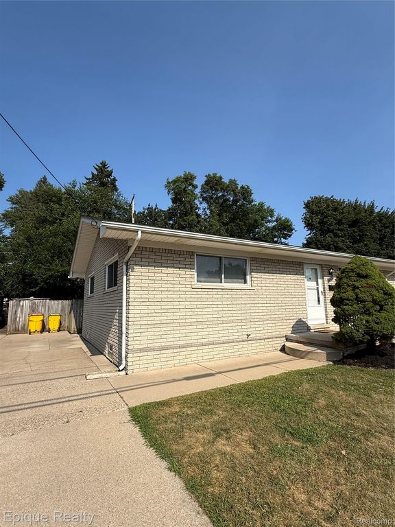 45656 Brownell Street, Utica, MI 48317
