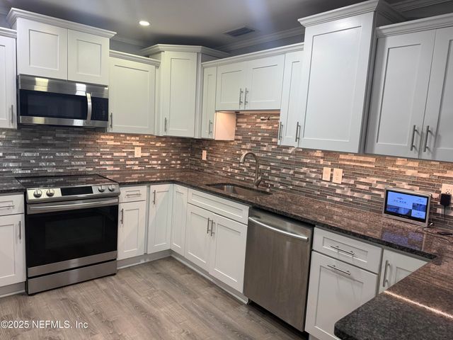 4901 CEDAR POINT Road, Jacksonville, FL 32226