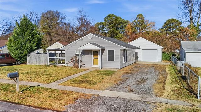 2402 Sunset DR, Chesapeake, VA 23323