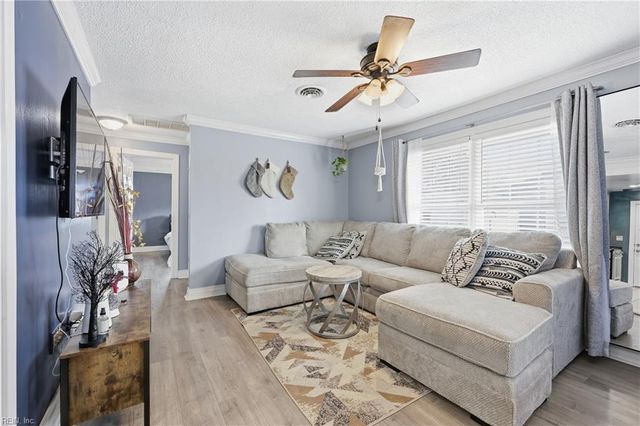 2402 Sunset DR, Chesapeake, VA 23323