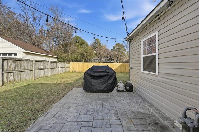 2402 Sunset DR, Chesapeake, VA 23323