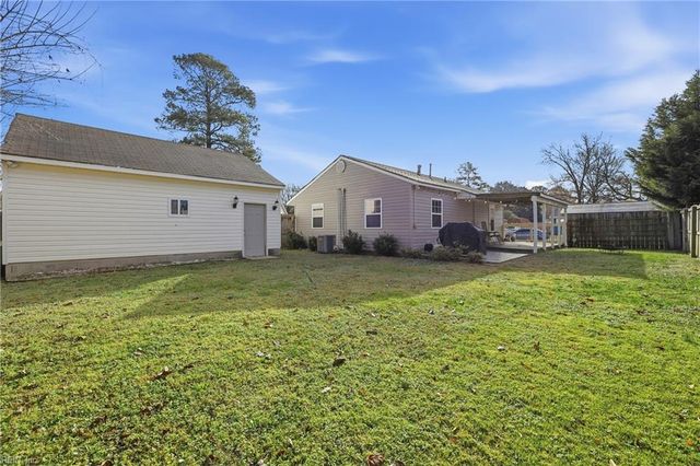 2402 Sunset DR, Chesapeake, VA 23323