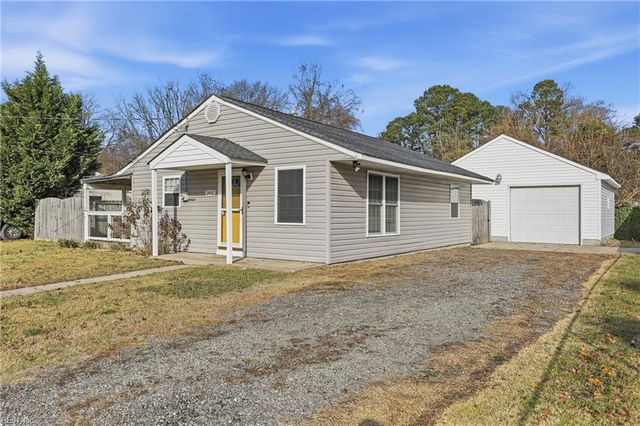 2402 Sunset DR, Chesapeake, VA 23323