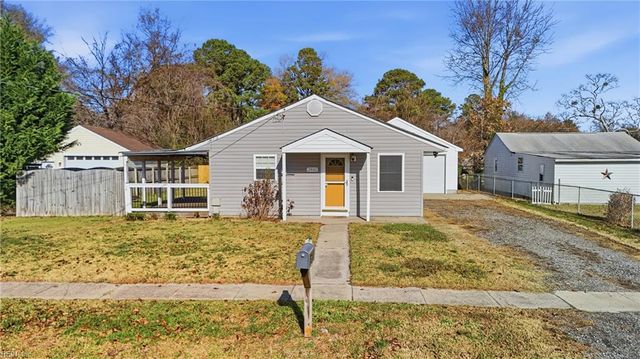 2402 Sunset DR, Chesapeake, VA 23323