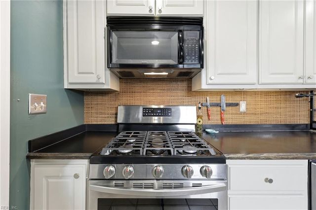 2402 Sunset DR, Chesapeake, VA 23323