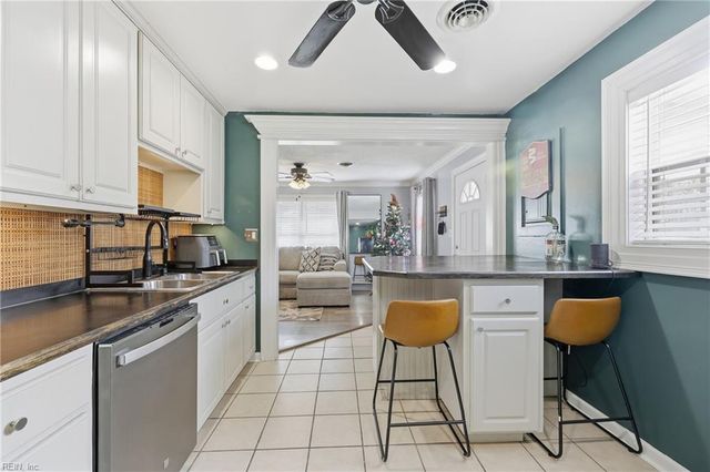 2402 Sunset DR, Chesapeake, VA 23323