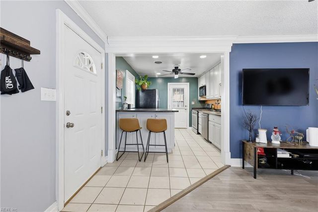 2402 Sunset DR, Chesapeake, VA 23323