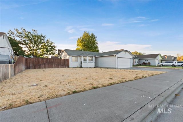 1860 N Haskett, Mountain Home, ID 83647