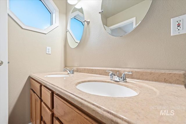 1860 N Haskett, Mountain Home, ID 83647