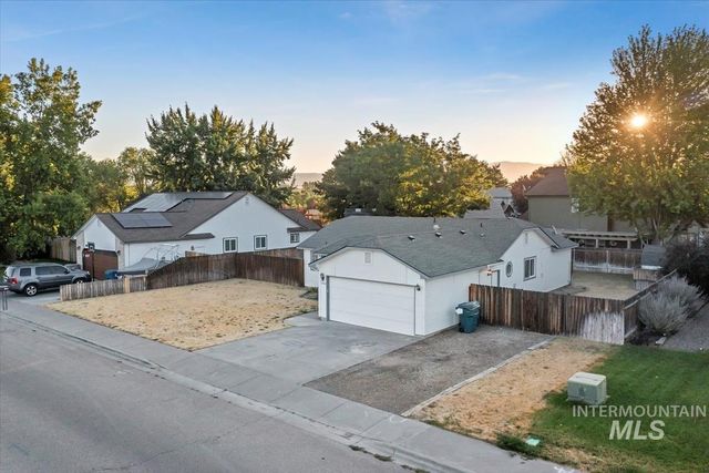 1860 N Haskett, Mountain Home, ID 83647