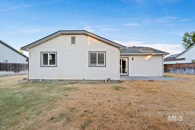 1860 N Haskett, Mountain Home, ID 83647