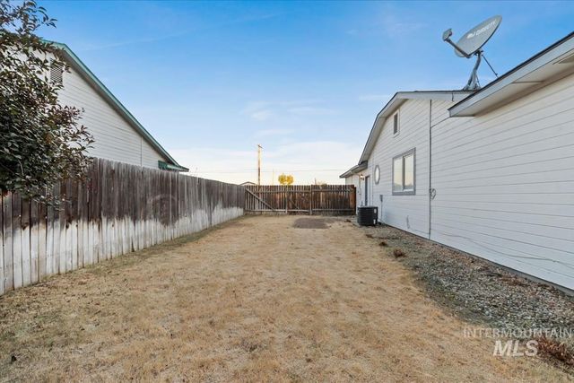 1860 N Haskett, Mountain Home, ID 83647