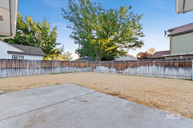 1860 N Haskett, Mountain Home, ID 83647