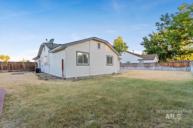 1860 N Haskett, Mountain Home, ID 83647