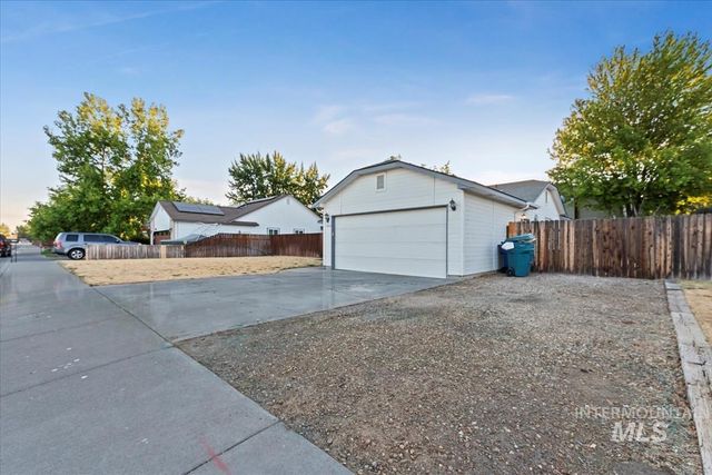 1860 N Haskett, Mountain Home, ID 83647